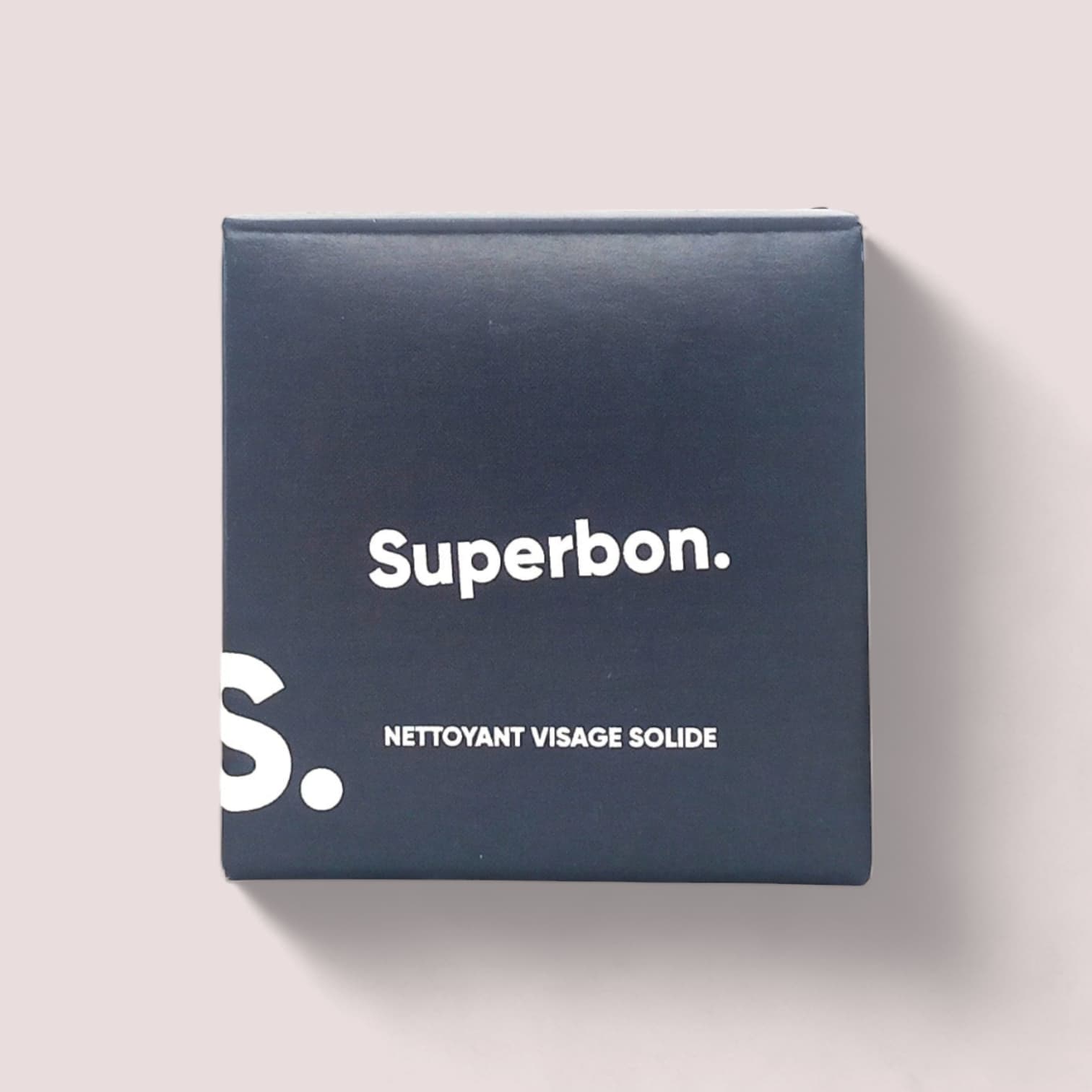 Nettoyant solide pour le visage pour peau grasse par Superbon, débarrasse la peau des impuretés quotidiennes