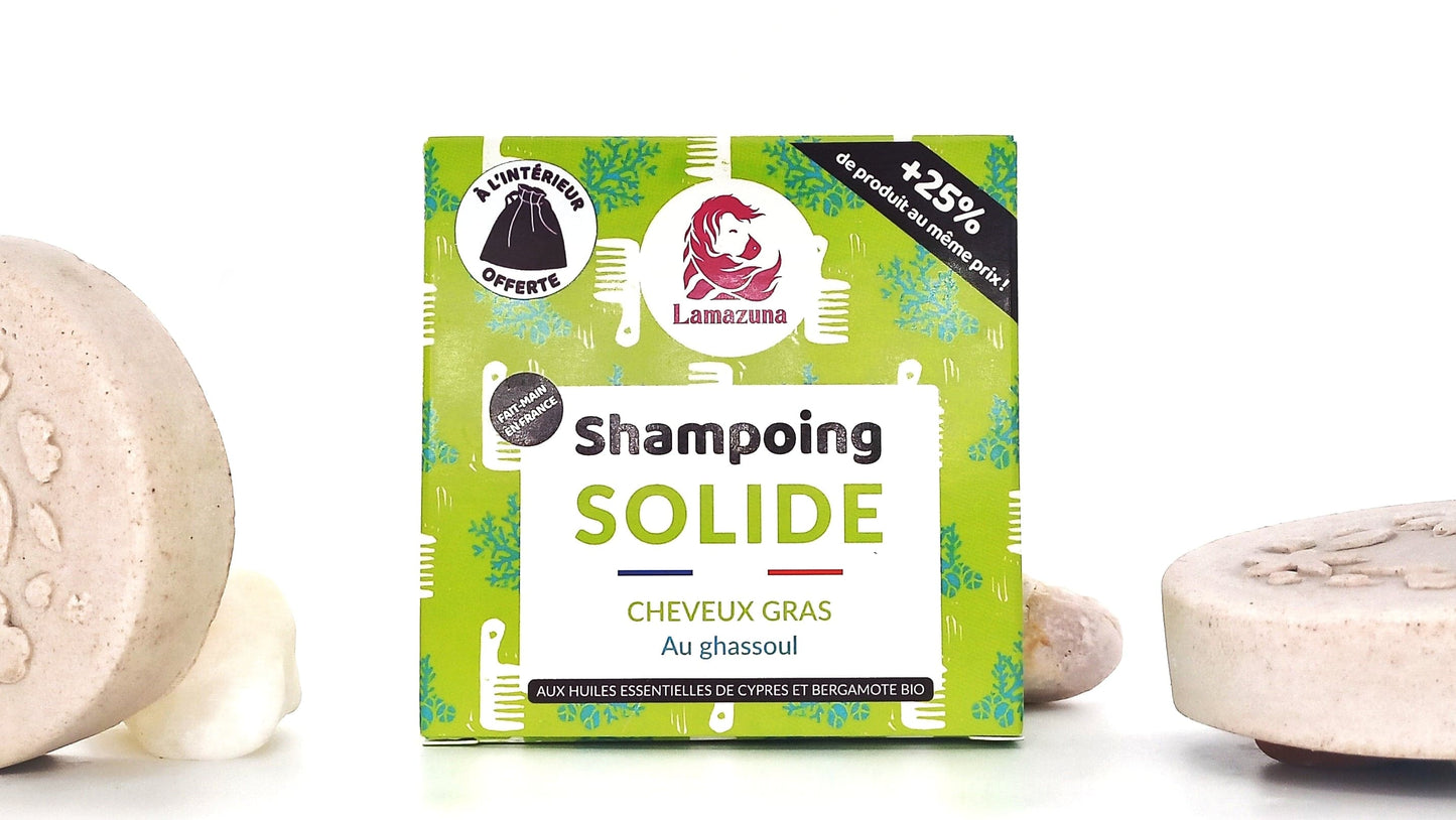 Shampoing solide pour cheveux gras, de la marque Lamazuna. Enrichi en ghassoul pour réguler le sébum et purifier le cuir chevelu sans l’agresser

