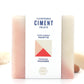 Savon surgras Bio Facette aux motifs en triangle, de la marque Ciment Paris, saponification à froid à la main, fragrance sans allergènes aux notes poudrées